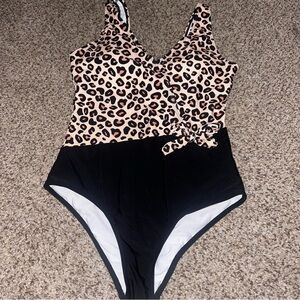 Marie Nicole One Piece Swimsuit Cheetah Print Padded Size Large NWT